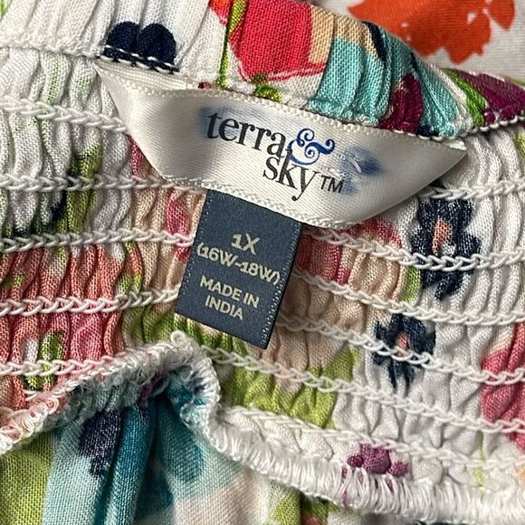 Terra & Sky White Floral lightweight soft woven knit fabric, 3/4-length sleeves - Picture 4 of 10